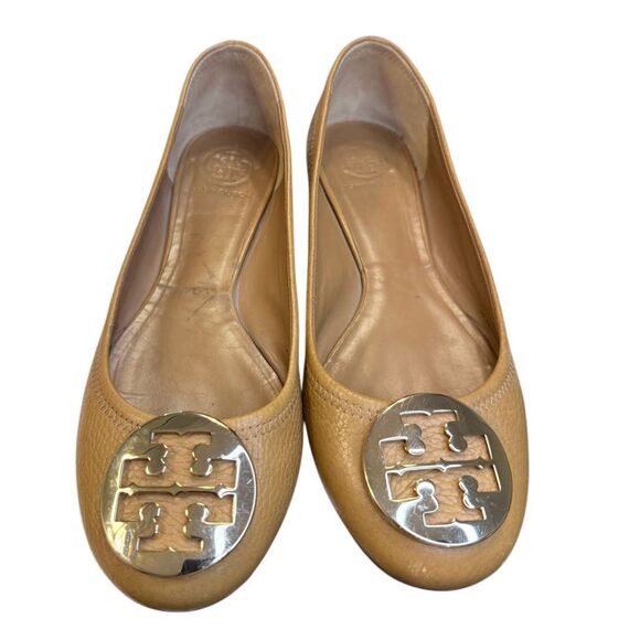 Tory Burch Classic Flats Size 9.5 Tan Gold Medallion Comfortable - Picture 1 of 14